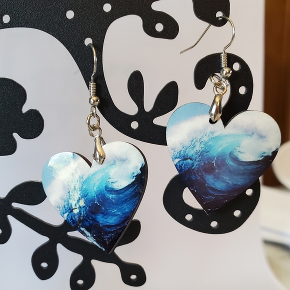 Ocean Wave Heart Shape Earrings - Picture 3 of 7
